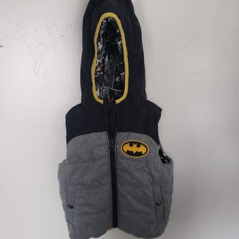 Baby GAP Toddler Boy Size 2T Batman Grey Black Yellow Puffer Vest Superhero DC